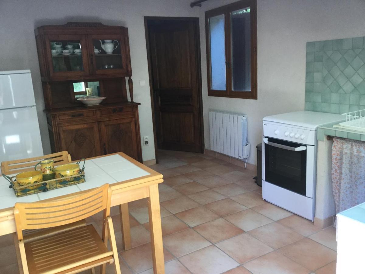 Dans Un Mas Provencal